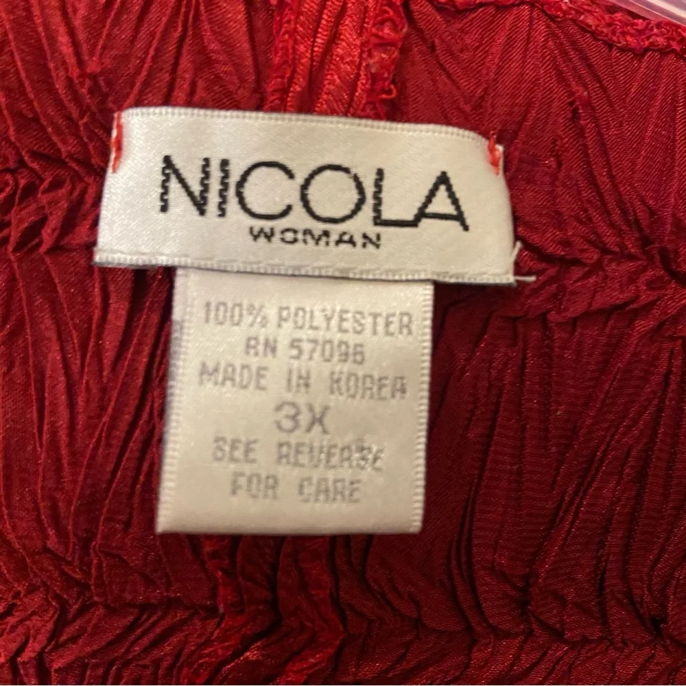 Nicola Woman Cranberry Red Sleeveless Pullover Crinkle Pattern Top. - Picture 3 of 3